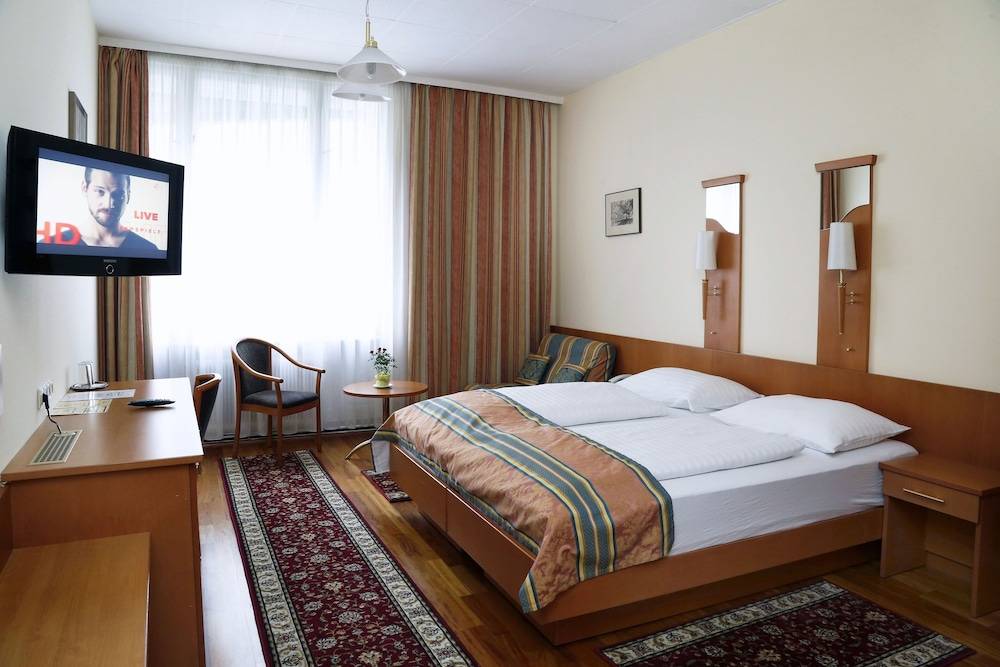 Continental Hotel-Pension 2