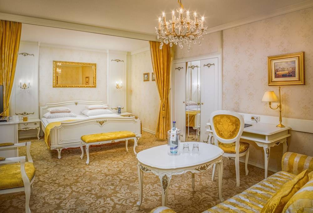 Schlosshotel Römischer Kaiser 1