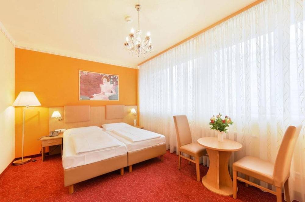 Garten- und Kunsthotel Gabriel City 1