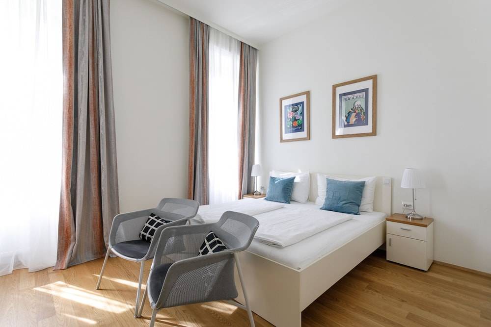 Riess City Rooms - Self Check-In 1