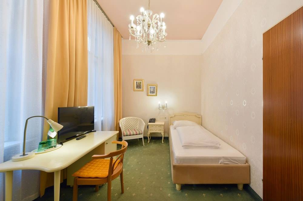 Hotel Pension Baronesse 2