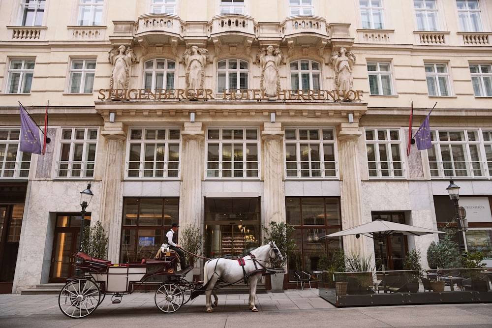 Steigenberger Hotel Herrenhof 1