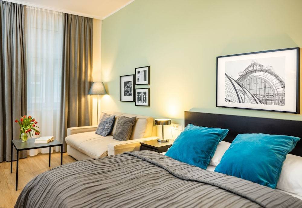 Jimmy's Apartments Emerald 2