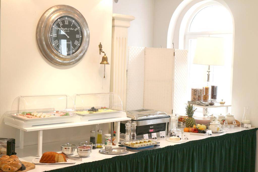 Self-Check-In Hotel Adlon 1