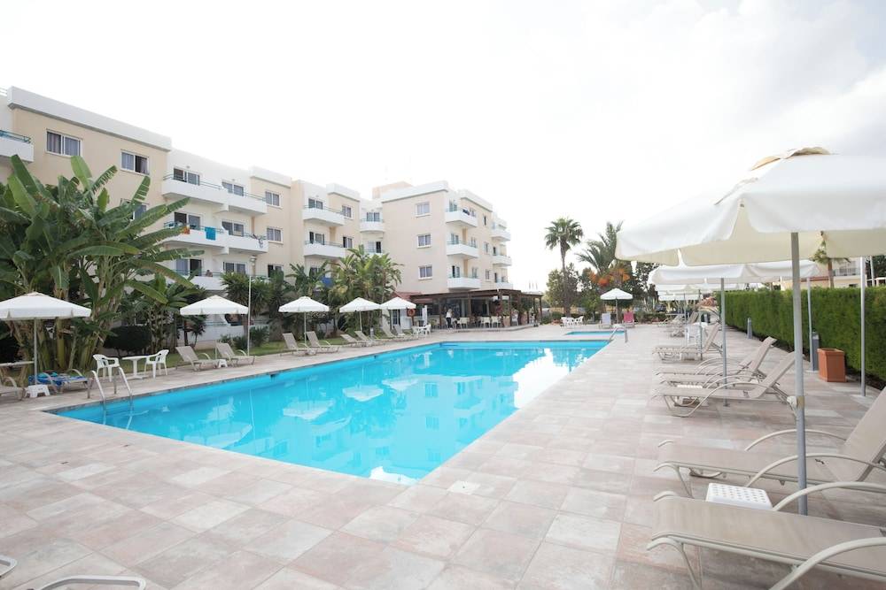DebbieXenia Hotel Apartments 1