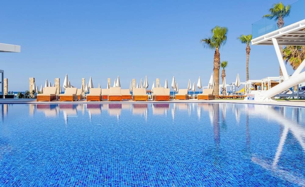 Flamingo Paradise Beach Hotel - Adults Only 1