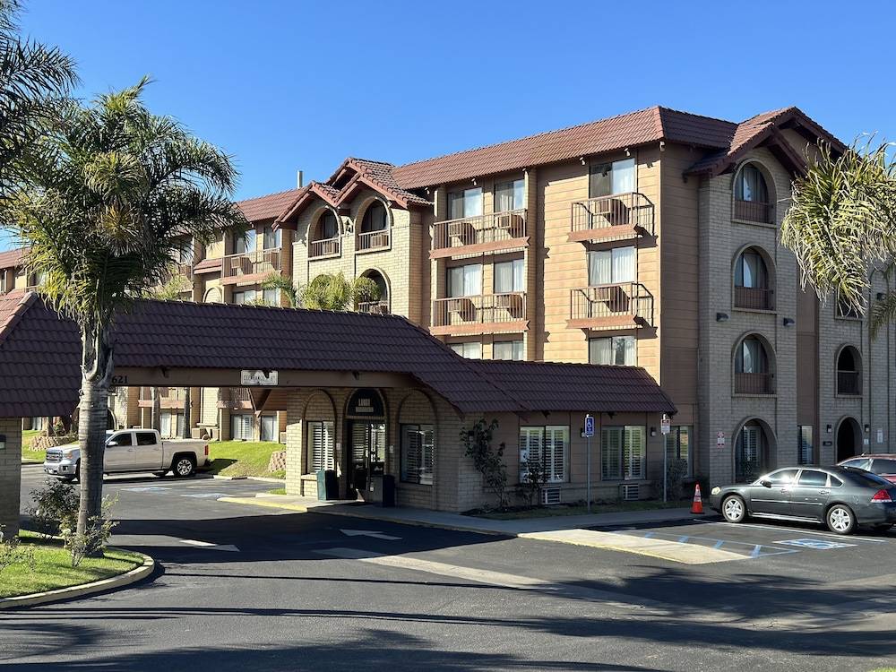Lompoc Valley Inn and Suites 1