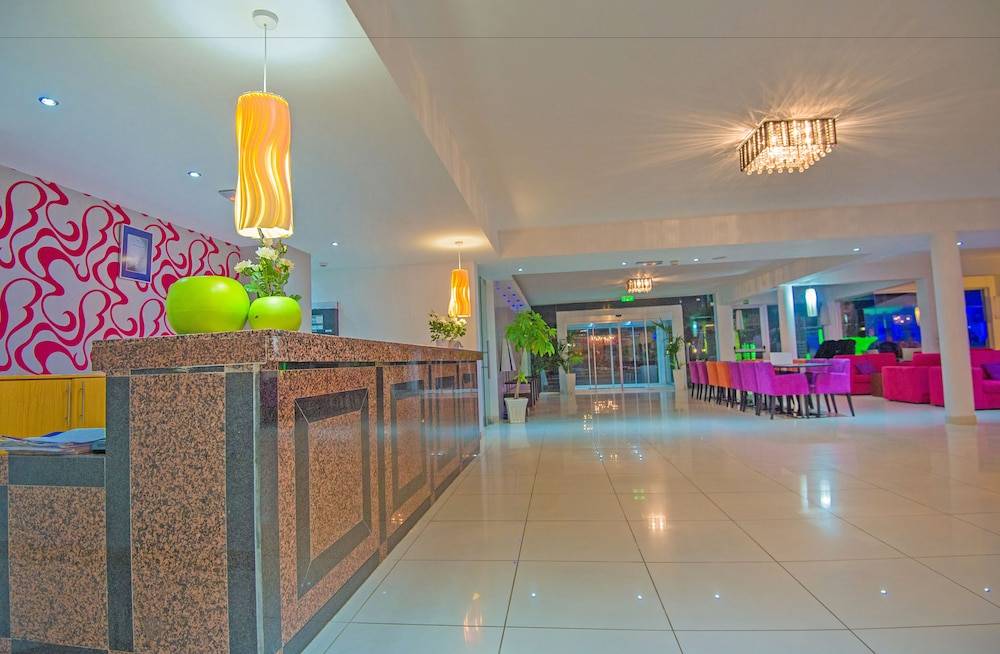 Marlita Beach Hotel Apartments 2