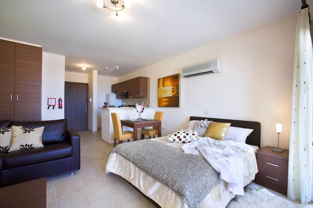 Chloraka Terrace Apartments 2