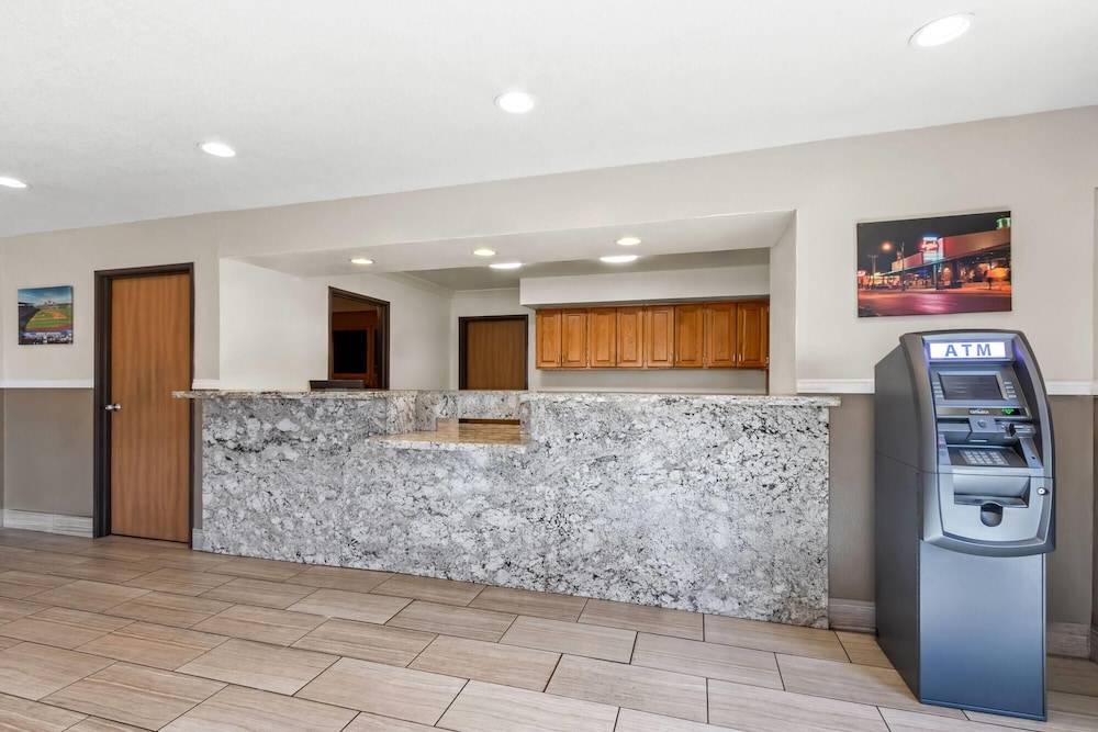 Super 8 by Wyndham Mesa Gilbert 2