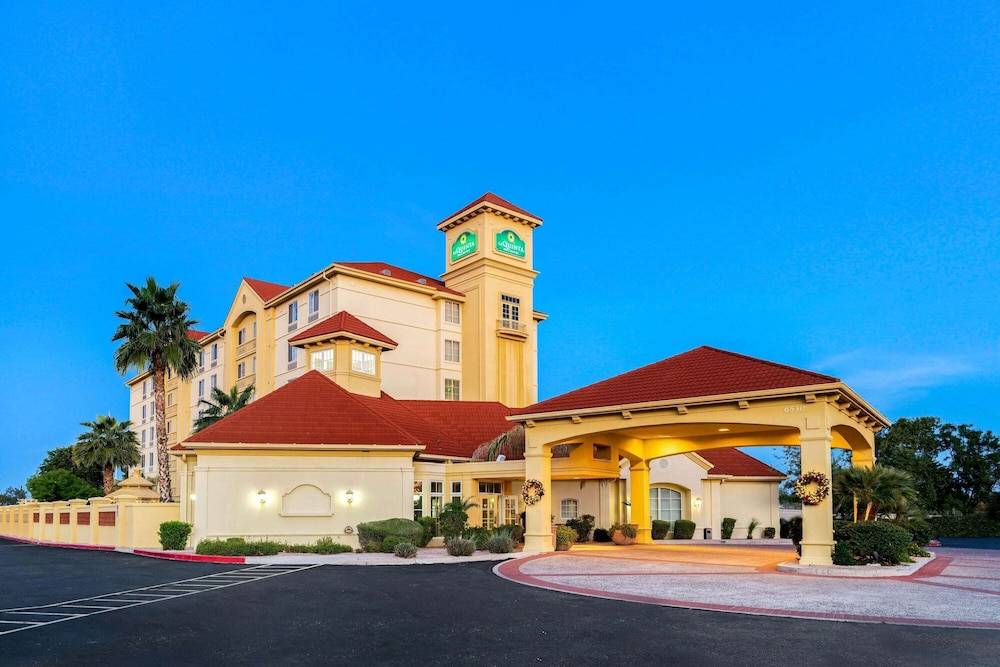 La Quinta Inn & Suites by Wyndham Mesa Superstition Springs 1