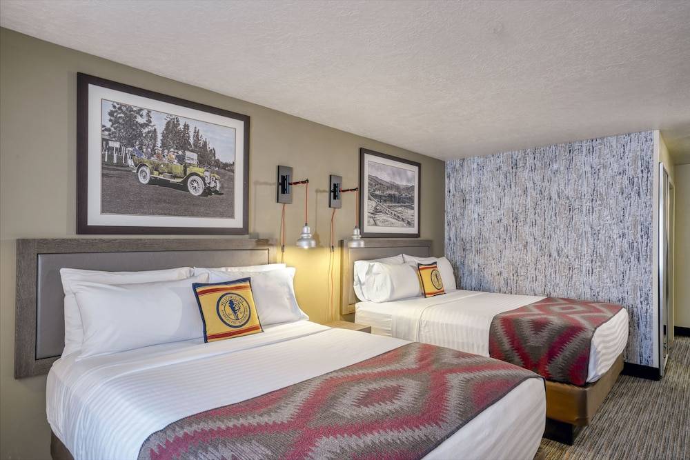 Yellowstone Park Hotel 1