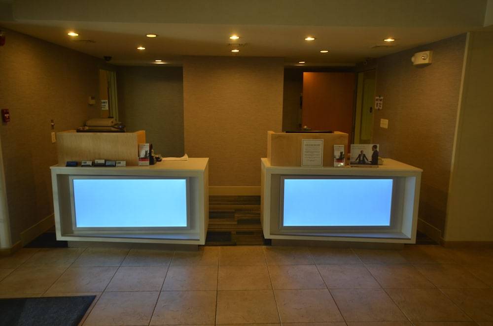 Holiday Inn Express & Suites WARRENTON by IHG 2