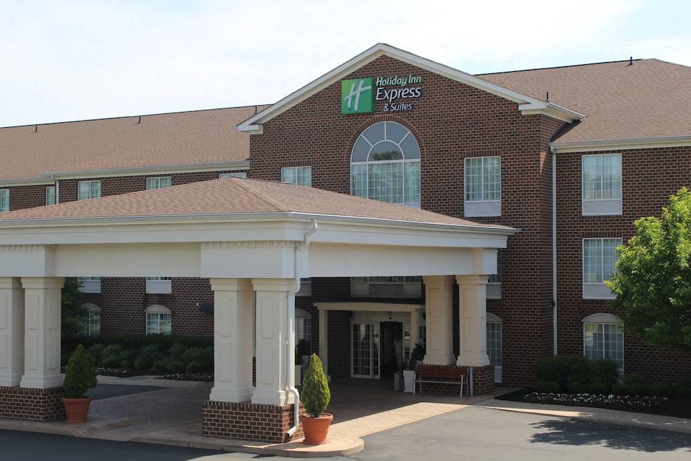 Holiday Inn Express & Suites WARRENTON by IHG 1
