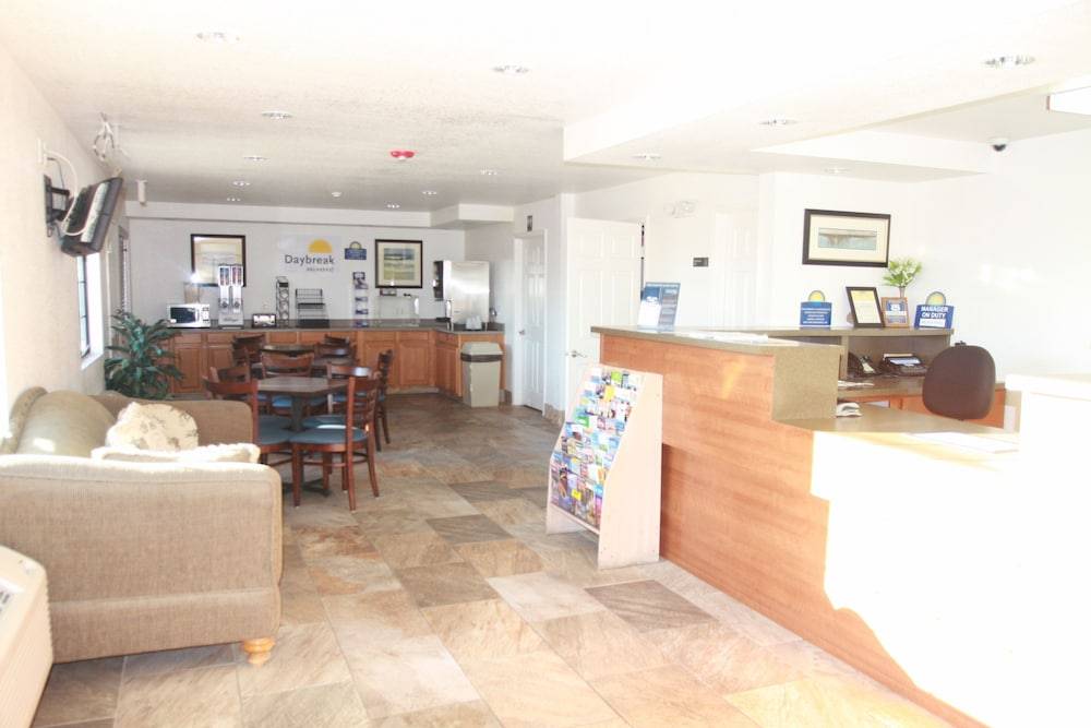 Days Inn & Suites by Wyndham Needles 2