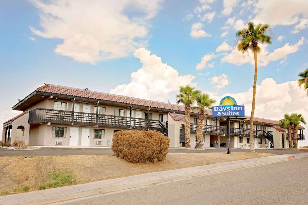 Days Inn & Suites by Wyndham Needles 1