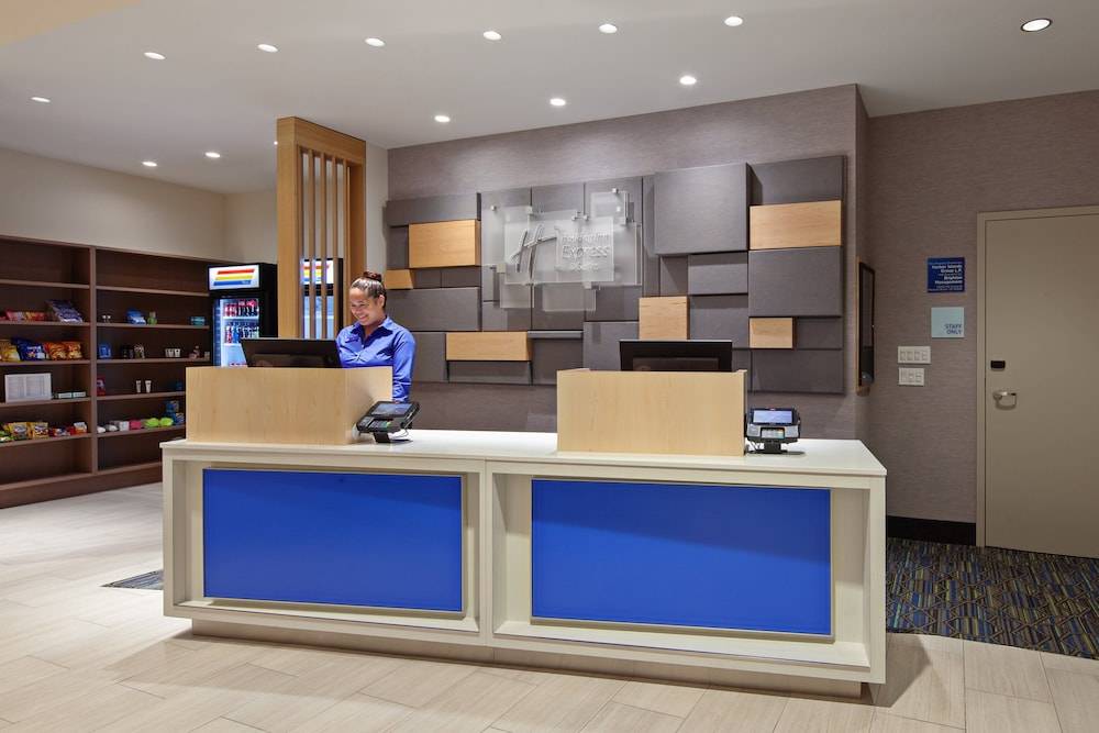 Holiday Inn Express & Suites VENTURA HARBOR by IHG 2