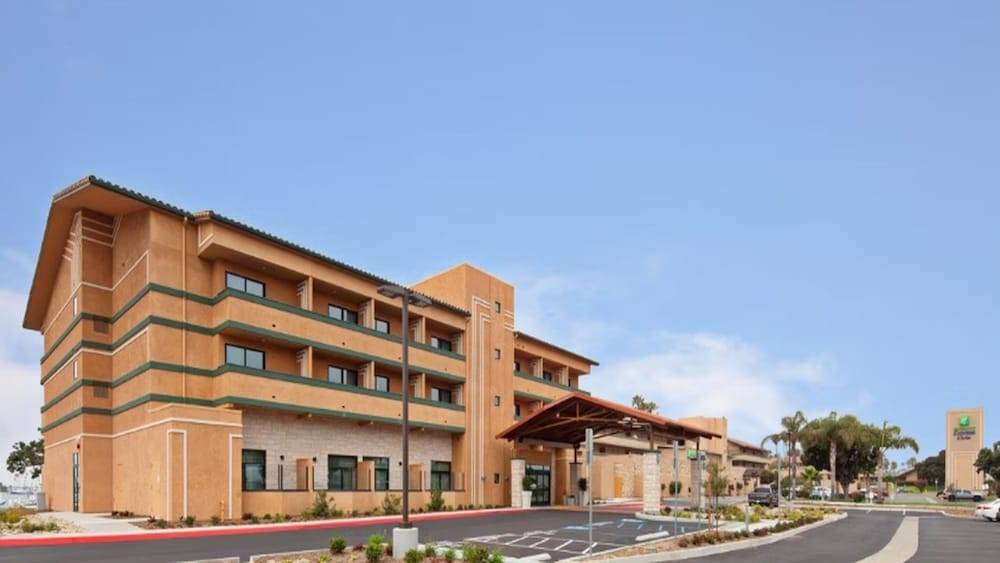 Holiday Inn Express & Suites VENTURA HARBOR by IHG 1