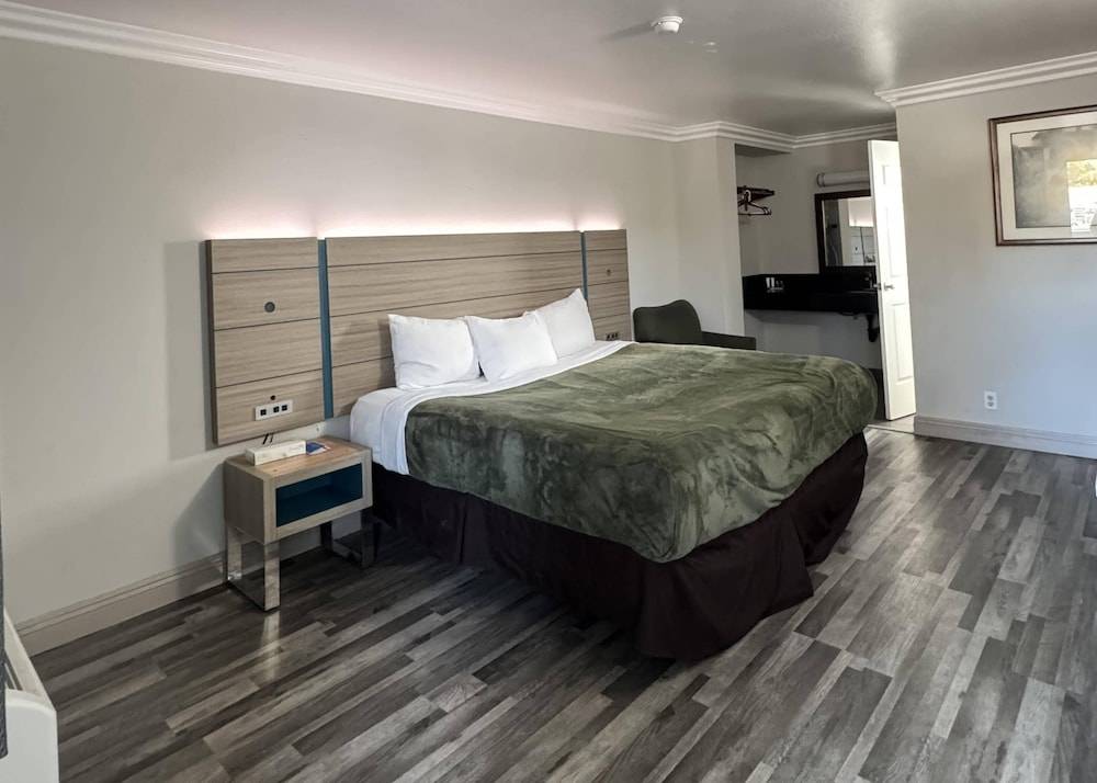 Rodeway Inn Ventura Midtown 1