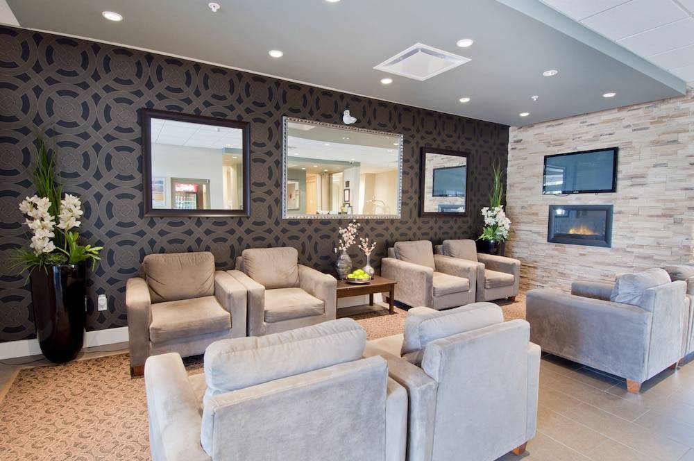 Comfort Inn & Suites 2