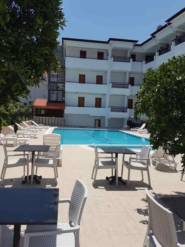 Elijah Hotel 1