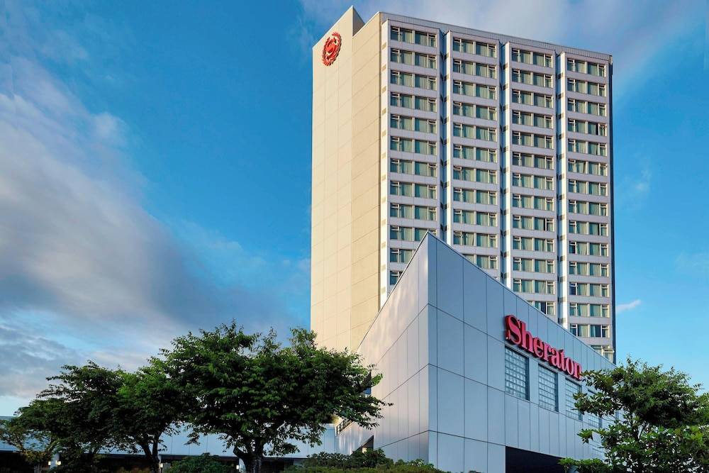 Sheraton Vancouver Guildford Hotel 1
