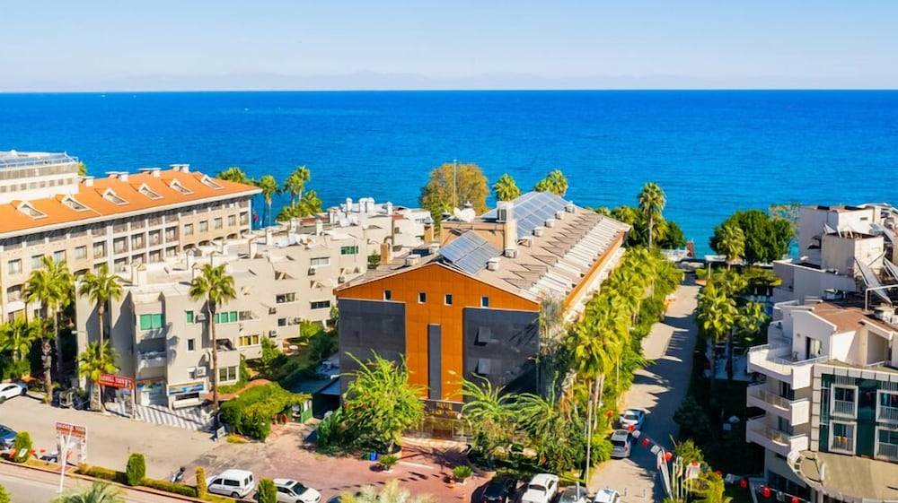 Fame Beach Hotel 1