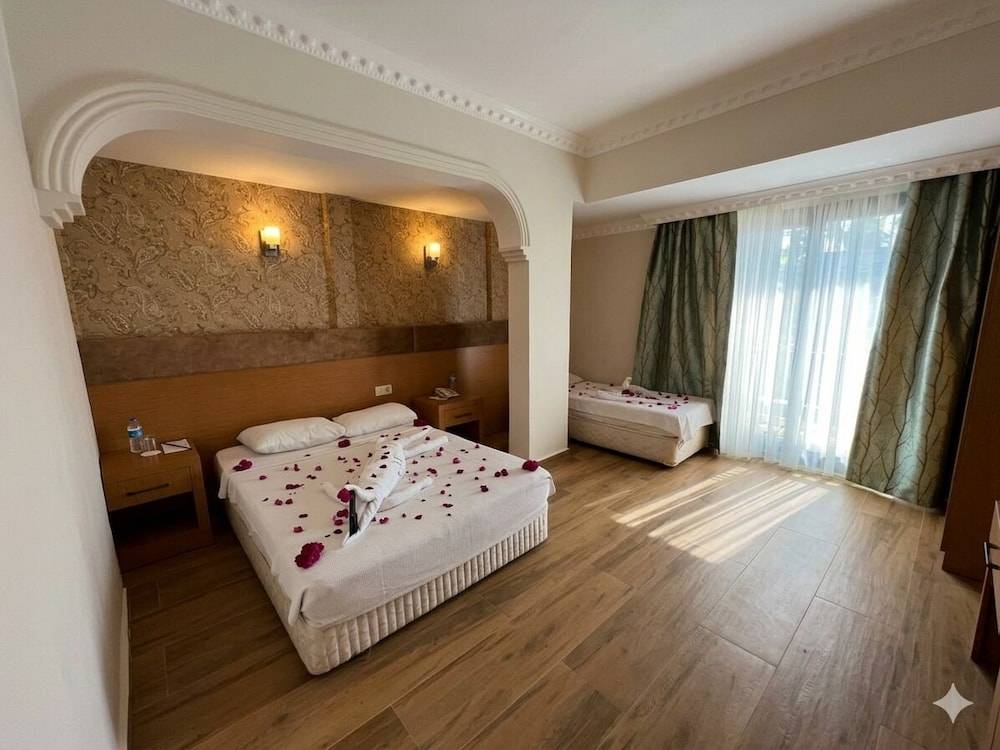 Britannia Hotel 2