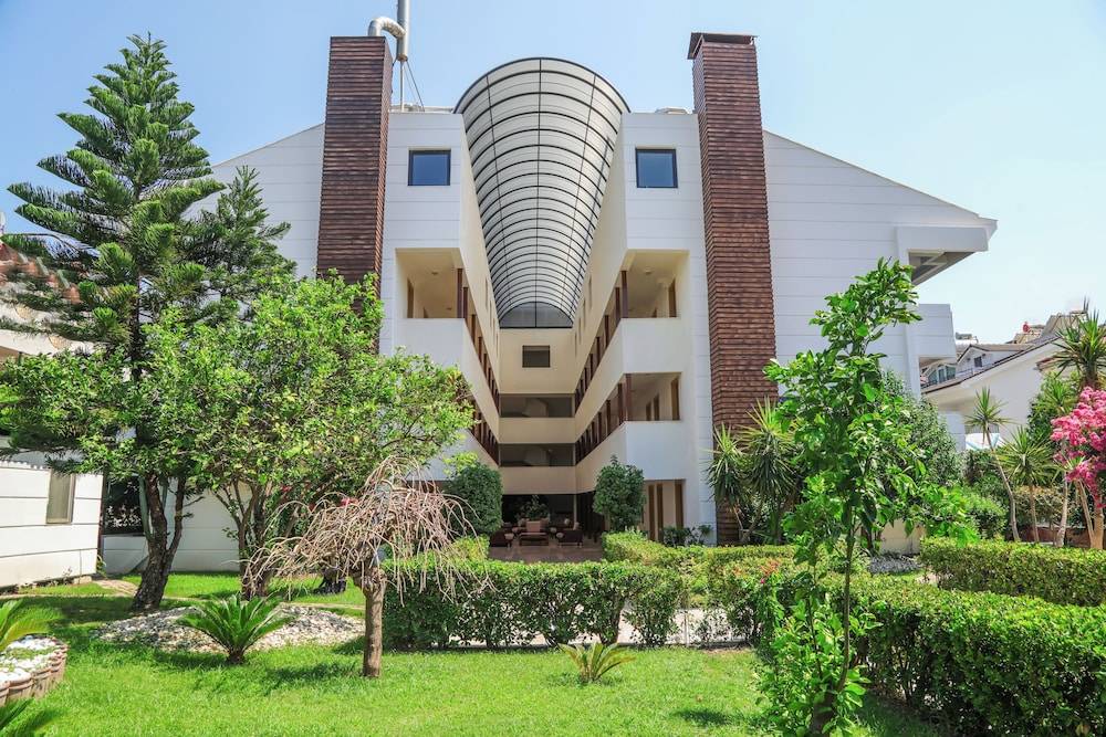 FAME HOTEL 1