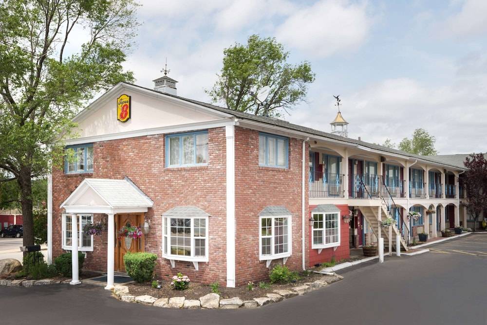 Super 8 by Wyndham Sturbridge 1