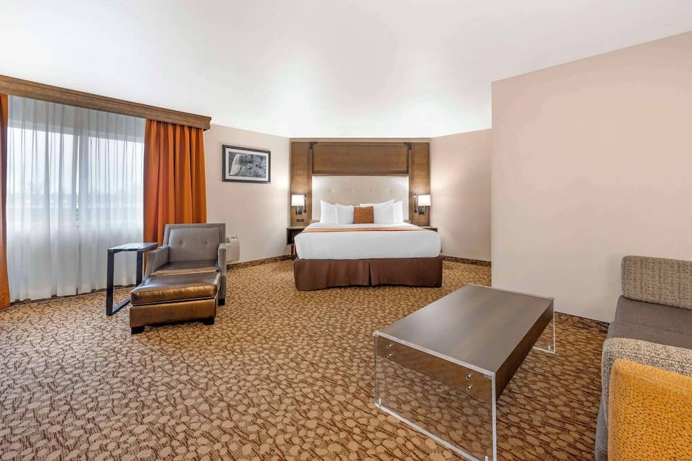 Best Western Plus Mill Creek Inn 1