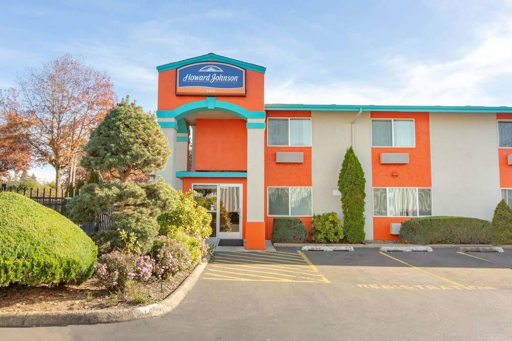 Howard Johnson by Wyndham Salem 1