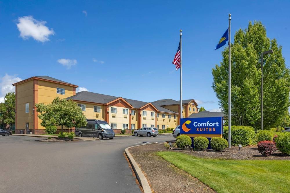 Comfort Suites Salem 1