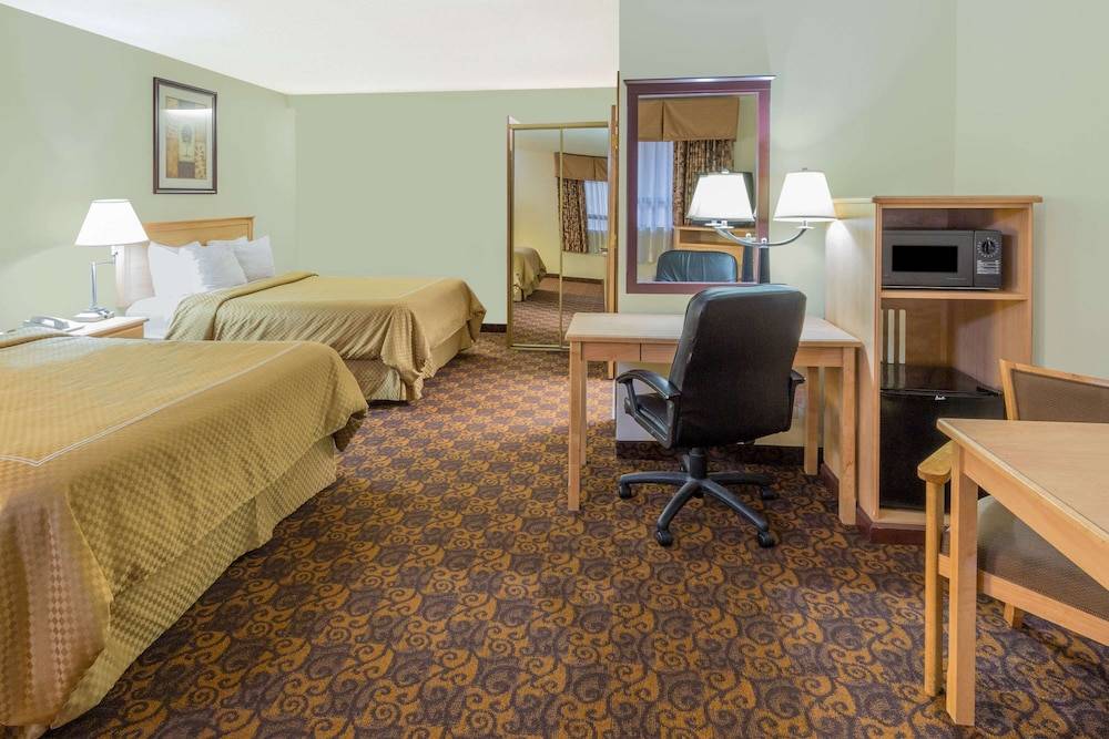 Days Inn by Wyndham Black Bear 2