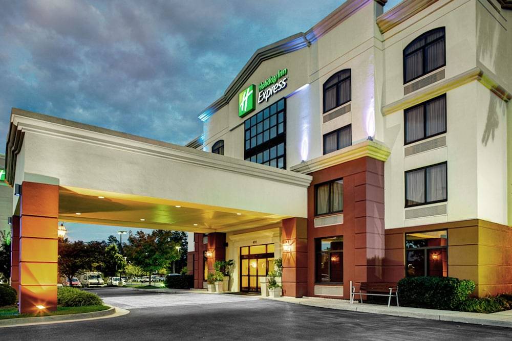 Holiday Inn Express RICHMOND AIRPORT by IHG 1