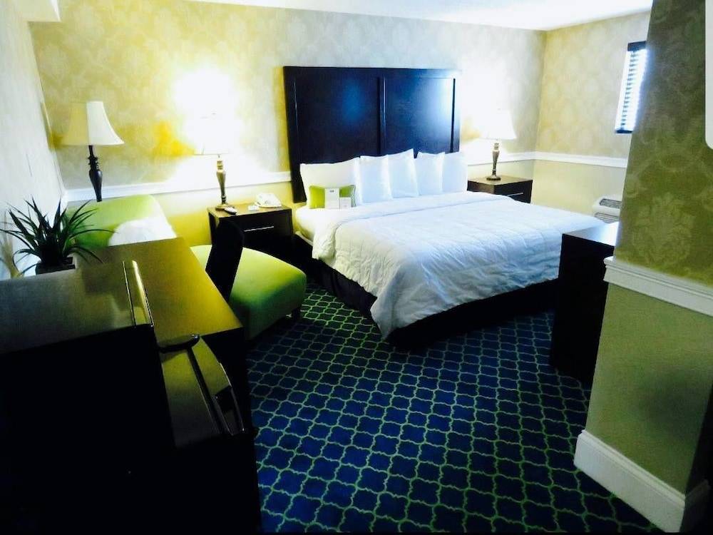 Rodeway Inn Logan International Airport 2