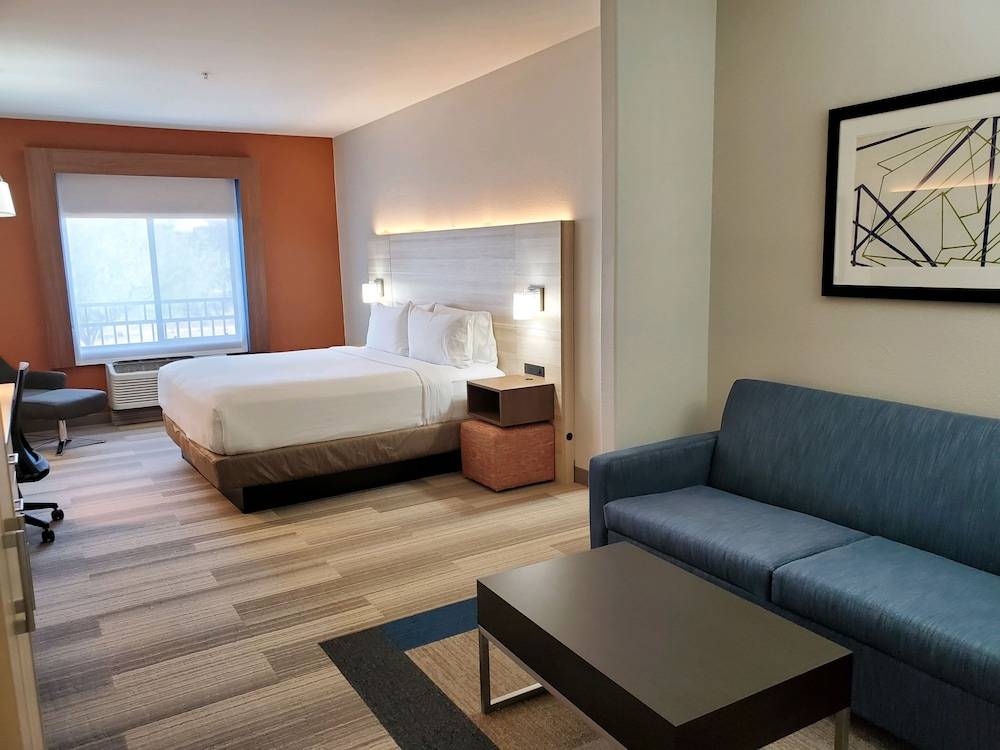 Holiday Inn Express & Suites PHOENIX - GLENDALE SPORTS DIST by IHG 2