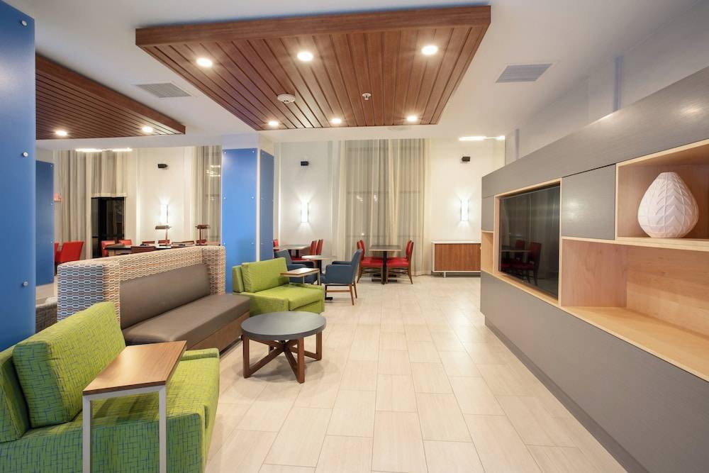 Holiday Inn Express & Suites PHOENIX - GLENDALE SPORTS DIST by IHG 1