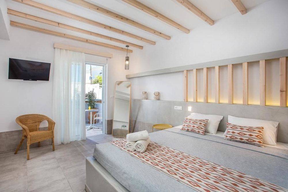 Alexander Studios & Suites - Adults Only 2