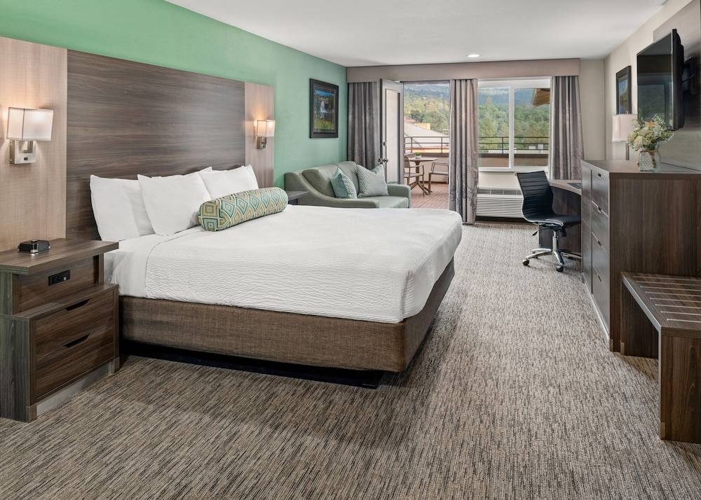 Yosemite Southgate Hotel & Suites 1