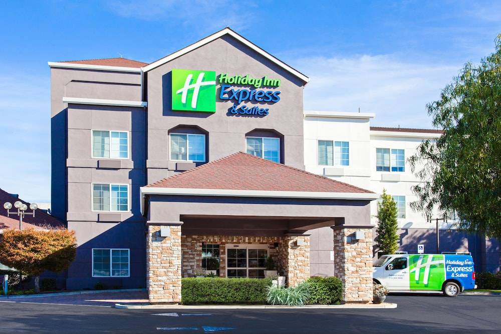 Holiday Inn Express & Suites OAKLAND-AIRPORT by IHG 1