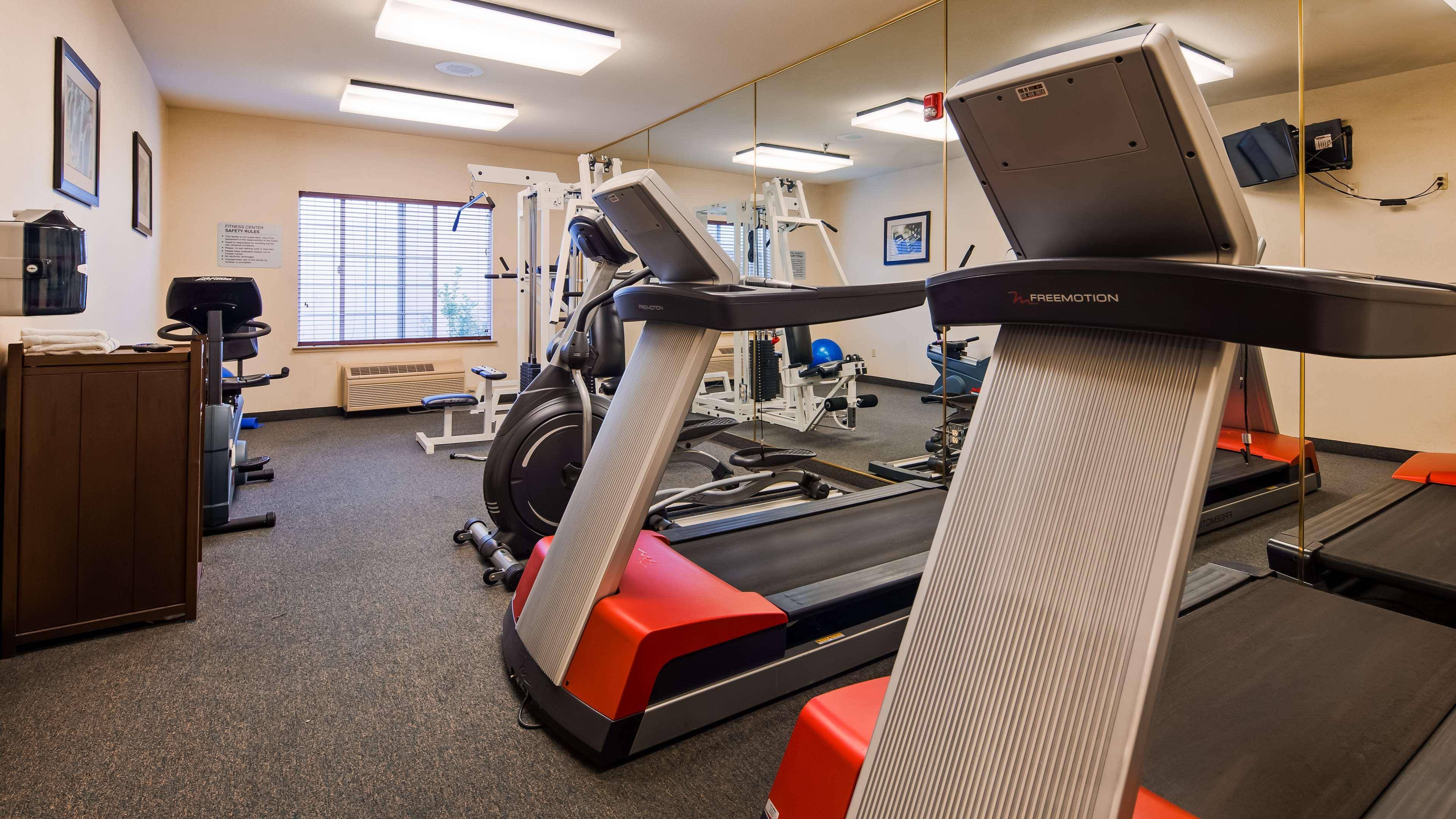 Best Western Plus Airport Inn & Suites 1
