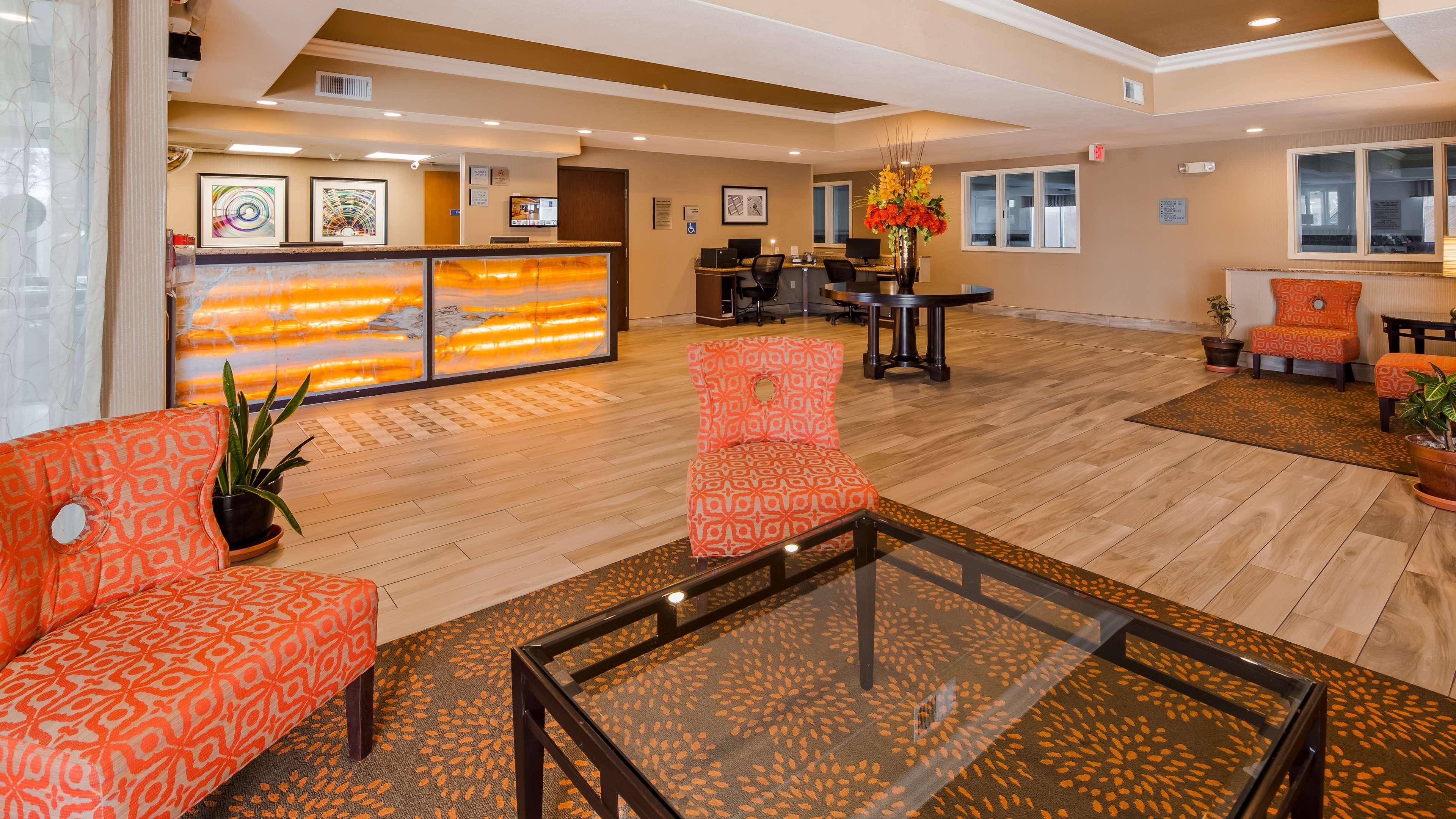 Best Western Plus Airport Inn & Suites 2