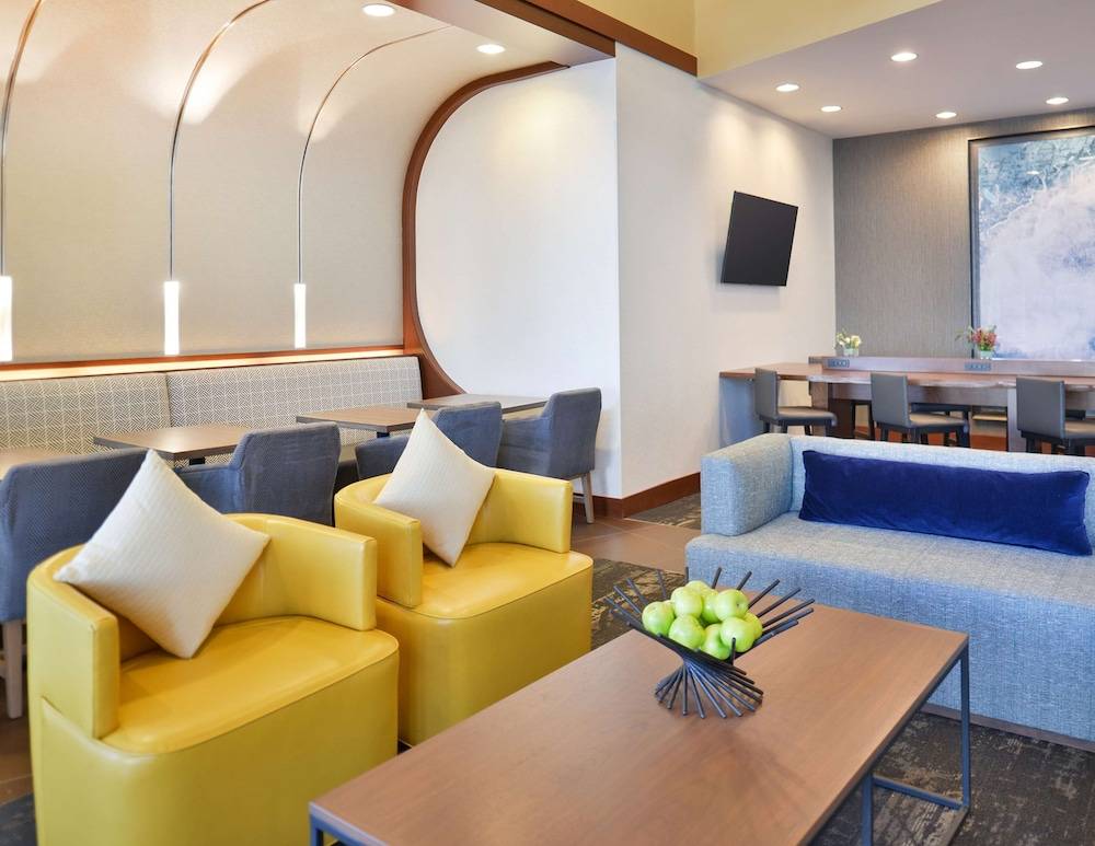 Hyatt Place Garden City 2