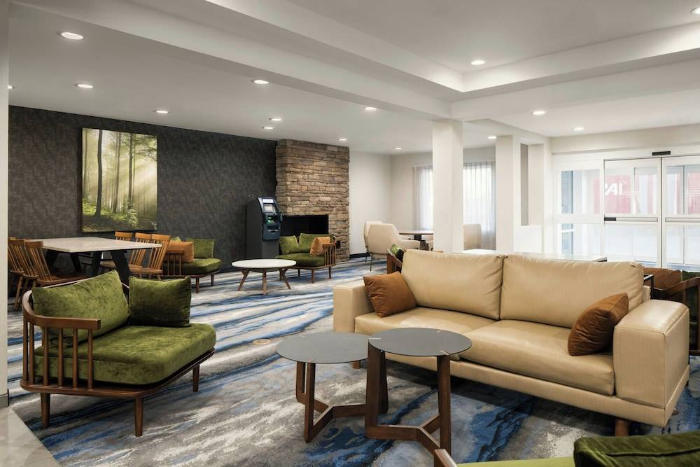 Fairfield Inn & Suites by Marriott Newark Liberty International Airport 2