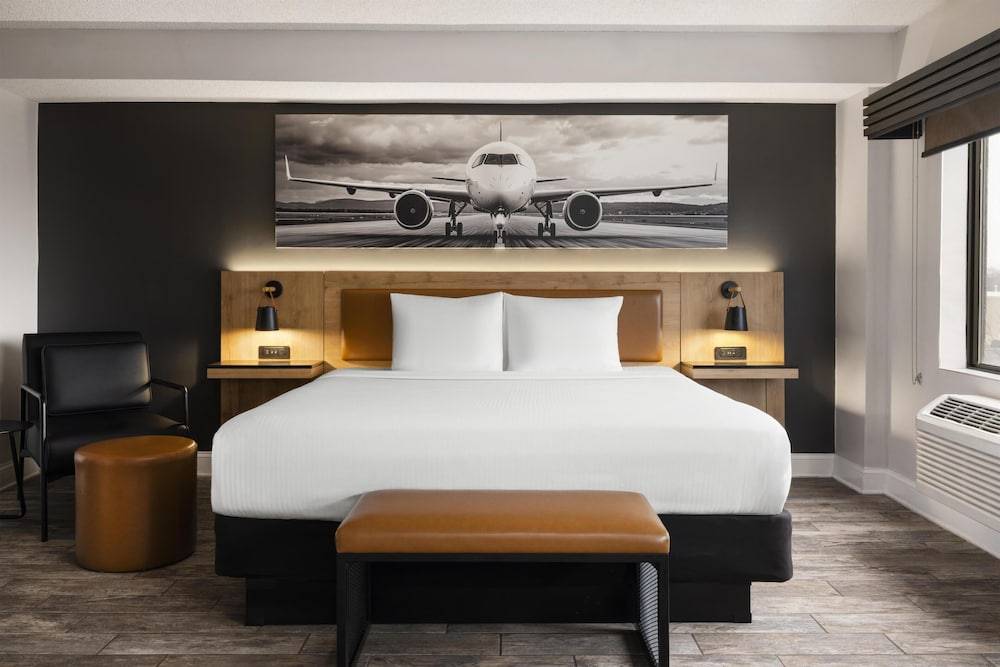 Aiden by Best Western Newark Airport 1
