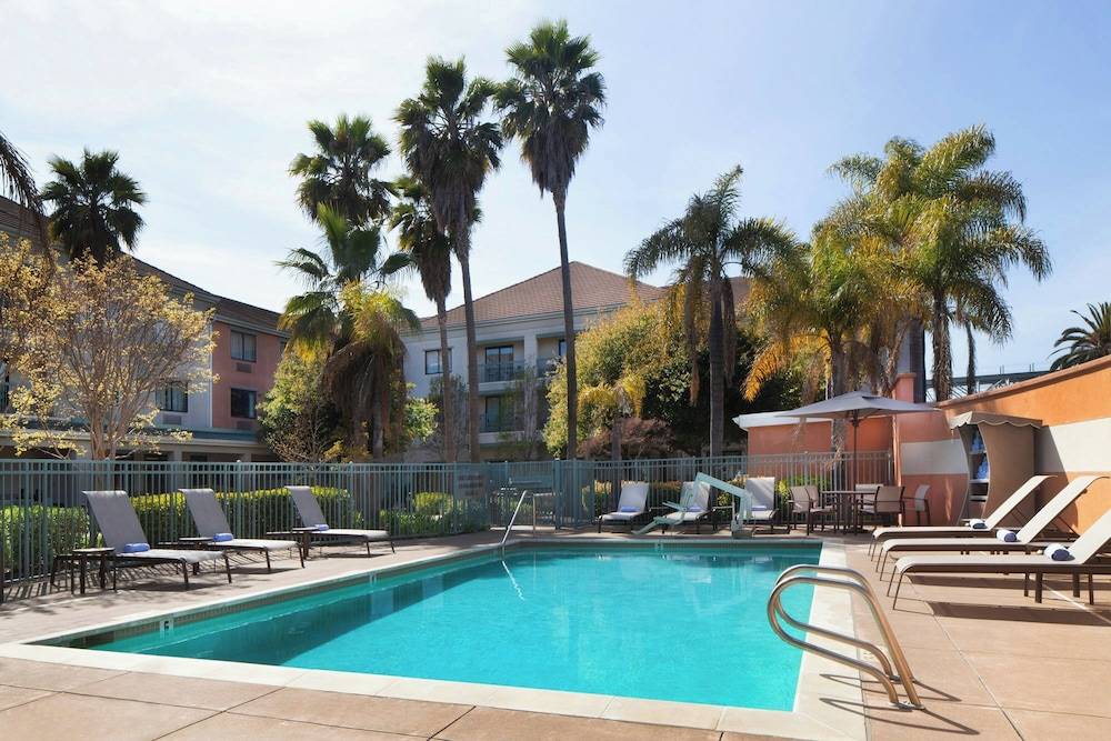Courtyard by Marriott Oakland Airport 1