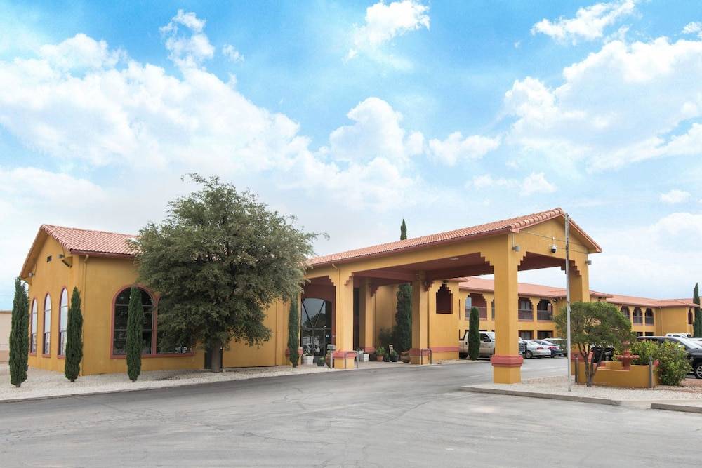 Days Inn by Wyndham Carlsbad 1