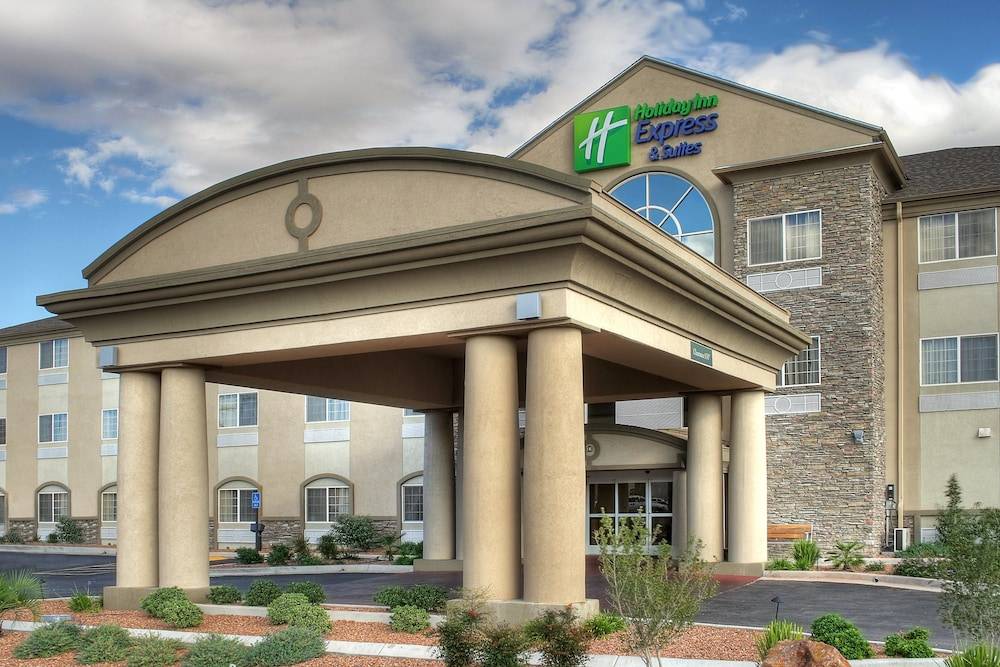 Holiday Inn Express & Suites CARLSBAD by IHG 1