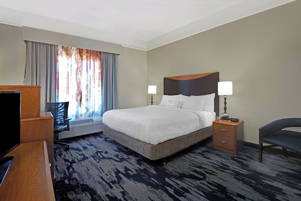 Fairfield Inn and Suites Carlsbad 1